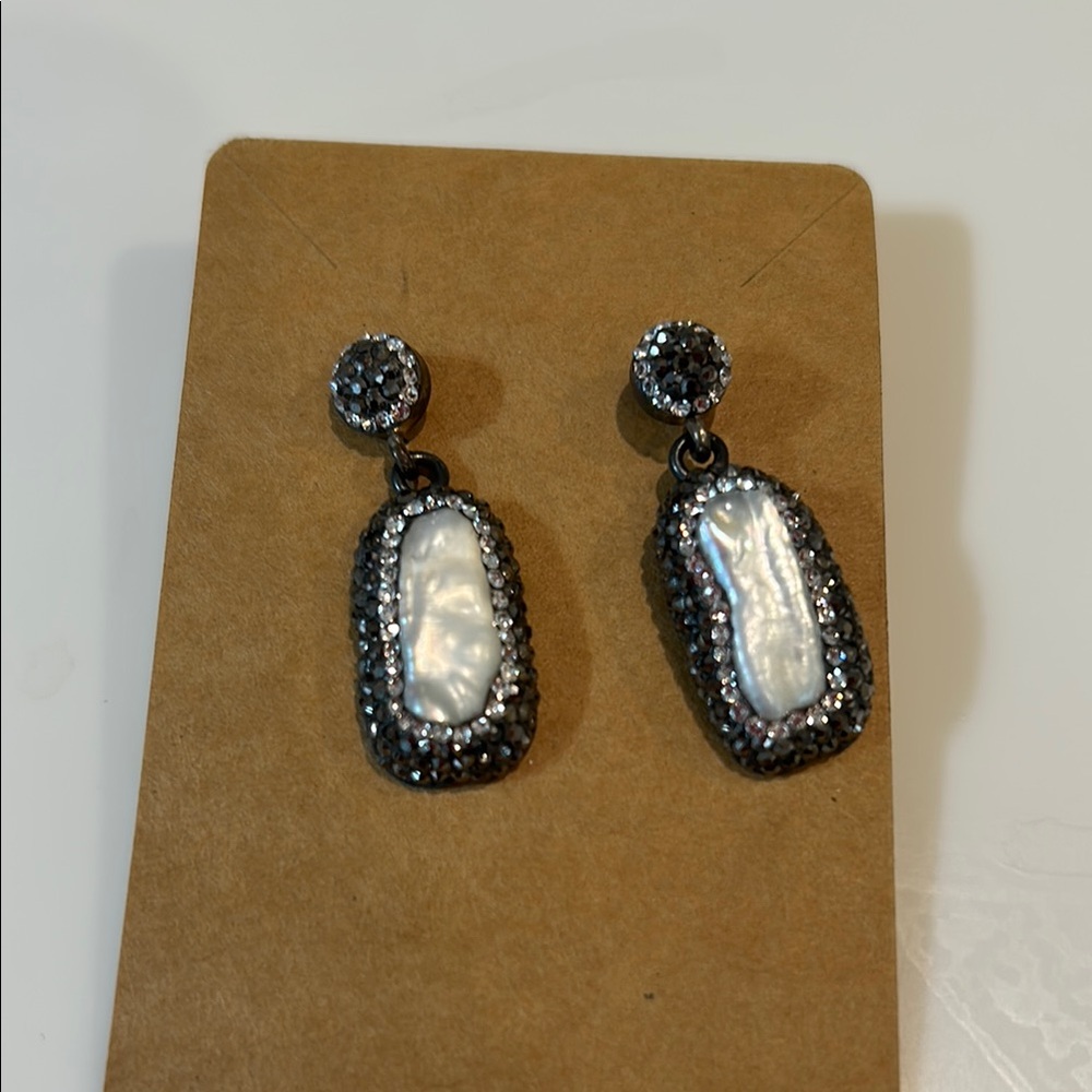 The earrings are 925 silver pierced earrings.They have a perarl center